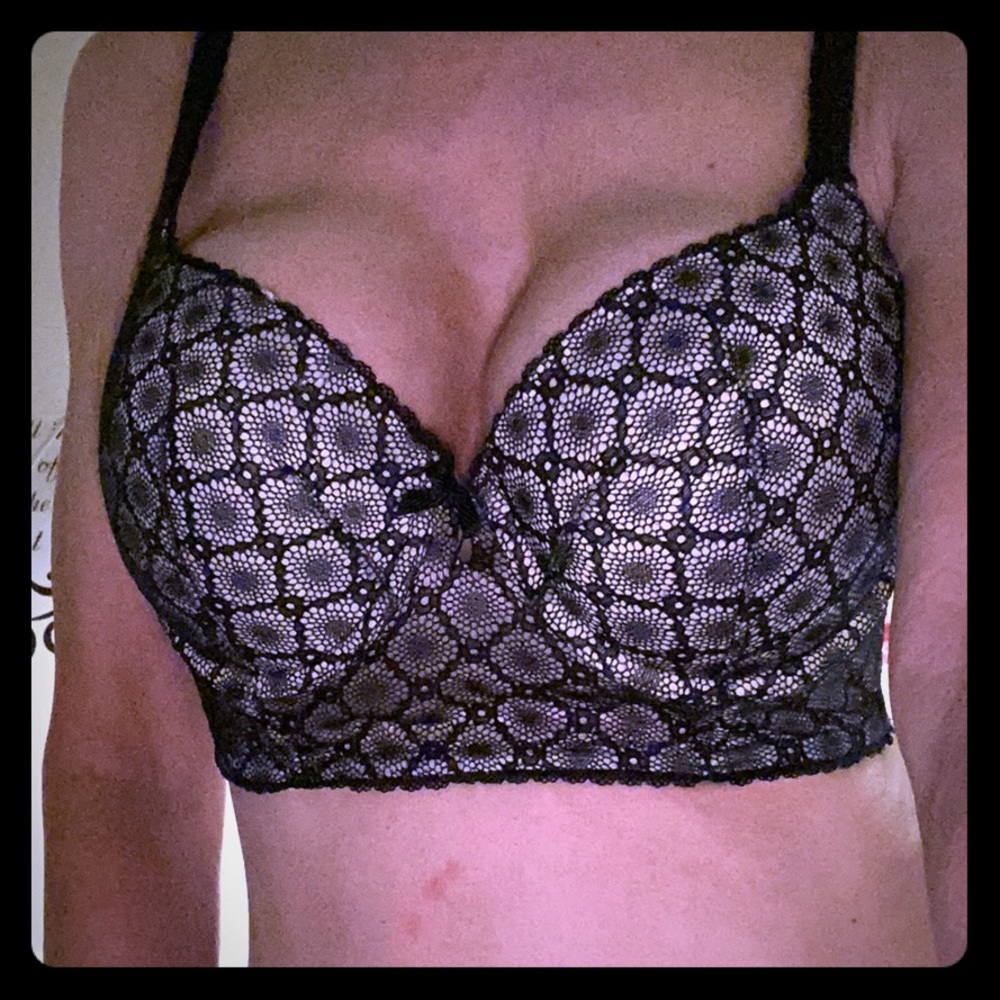 VS lined Demi-buste🖤🖤